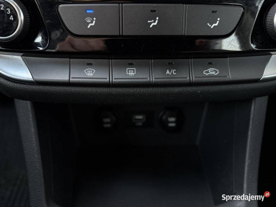 HYUNDAI i30 2020r dwa kpl opon nieuszkodzony Warszawa