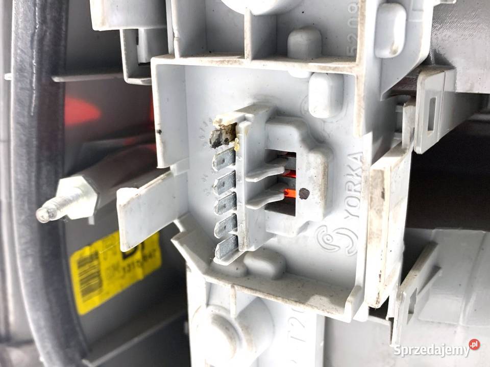 LAMPA PRAWY TYŁ OPEL VECTRA C 13157647 Hatchback sprzedam