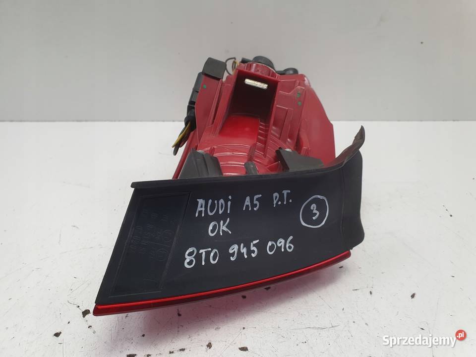 LAMPA PRAWA TYLNIA TYLNA Audi A5 8T 8T0945096