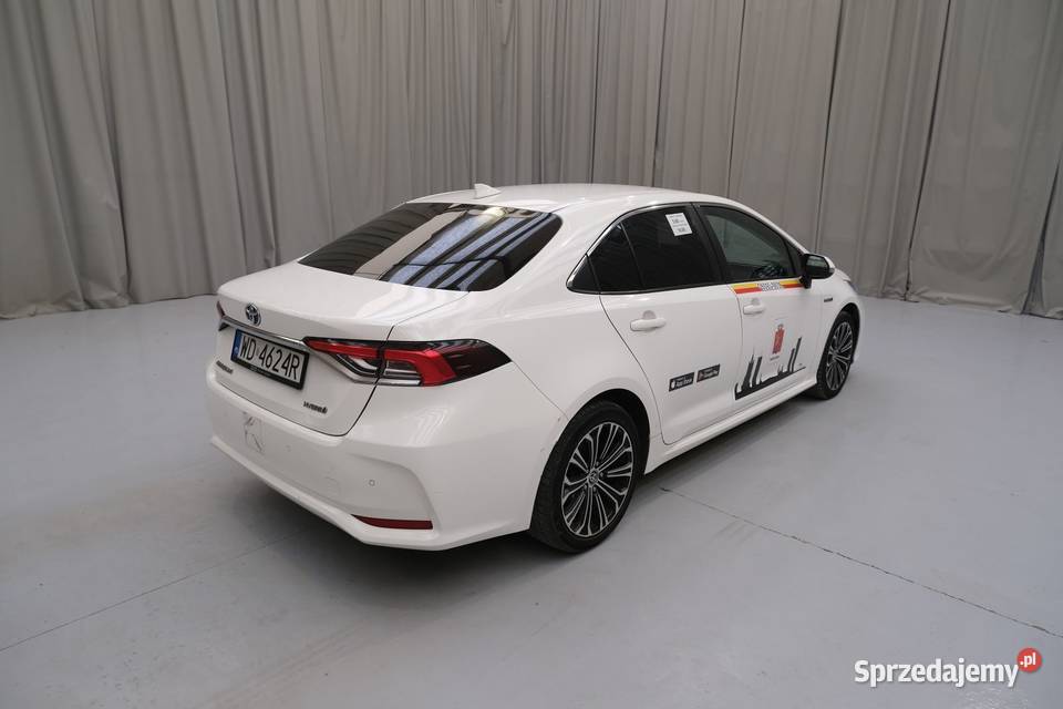 TOYOTA COROLLA 2021 179800 3 98 Rok produkcji 2021 sprzedam