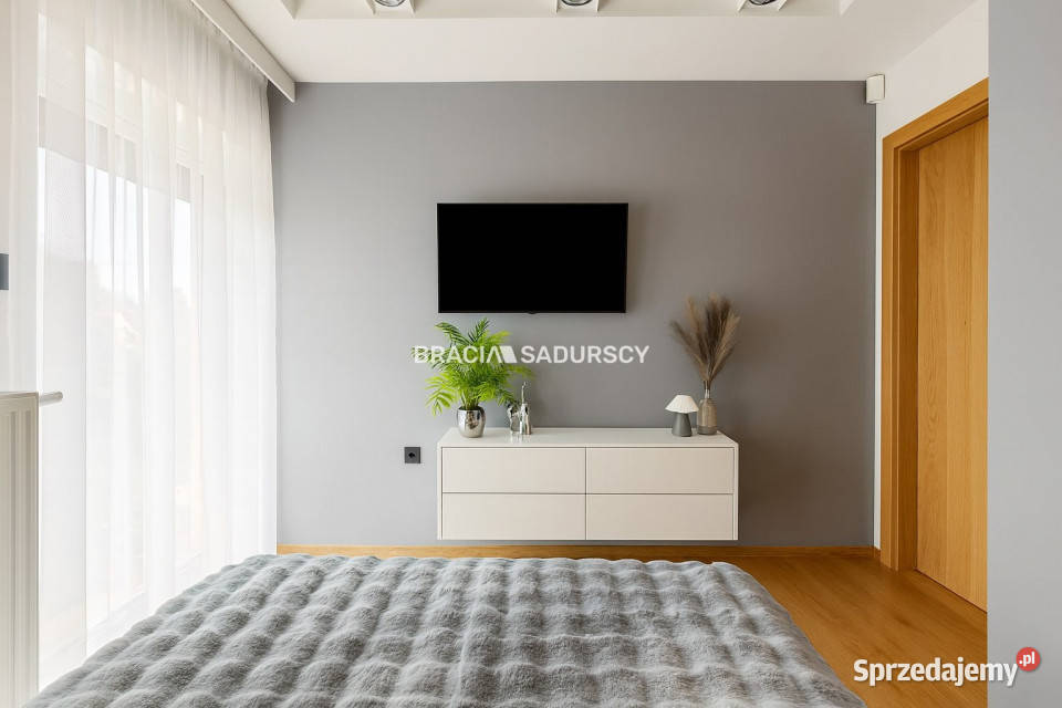 Sprzedam mieszkanie Kraków 65m2 3pokojowe parter