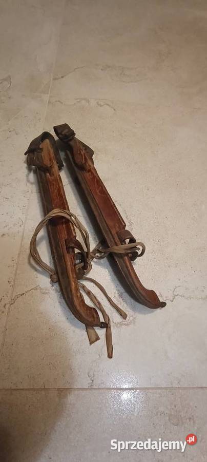 Stare drewniane łyżwy muzealne