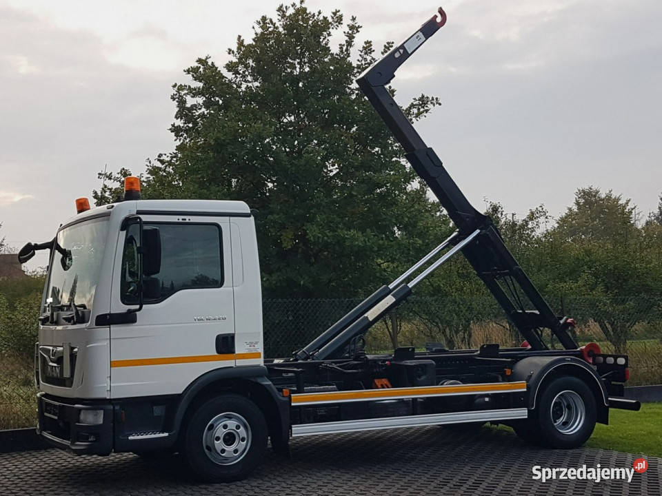 MAN TGL 12220 HAKOWIEC 4x2 KLIMA HAKOWIEC DO Rok produkcji 2017 Samochody ciężarowe Poręba