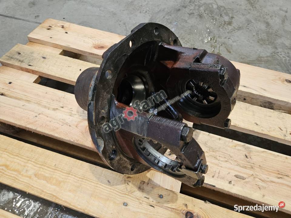 Obudowa dyferencjału Massey ferguson 8250 8260 Byków