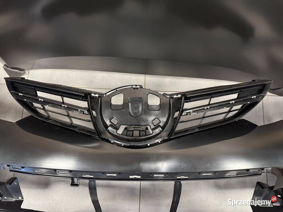 Toyota Auris II 15 zderzak przód