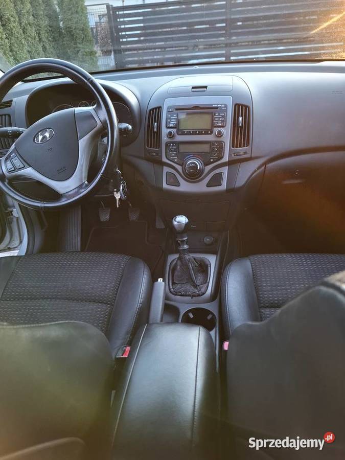 Sprzedam hyundai i30 16 crdi 116 2 komplety kół światła przeciwmgielne Radzymin