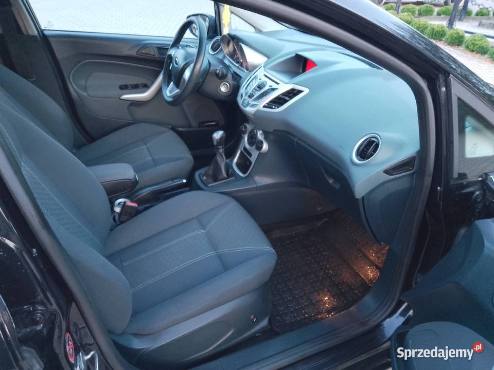Ford Fiesta 2010r 16 Benzyna 120 wersja TITANIUM ABS Radom