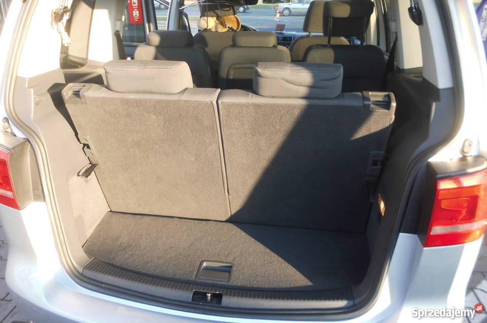 WYKŁADZINA BAGAŻNIKA VW TOURAN z 2011r NOWA Wyposażenie wnętrza Warszawa