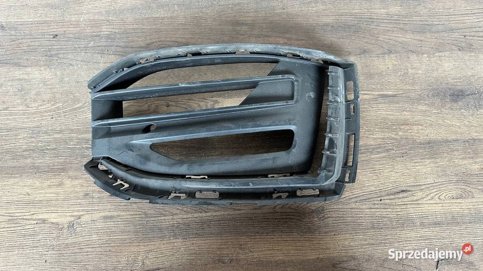 BMW 1 F40 KRATKA ZDERZAKA PRZEDNIEGO PRAWA Atrapy Gorzów Wielkopolski