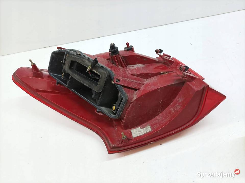 LAMPA TYŁ PRAWA KOMBI SW Peugeot 407 I 20042010 osobowe