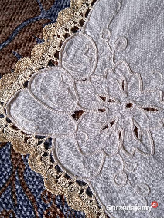 HAFTOWANA SERWETA STOŁOWA W KWADRACIE Piła