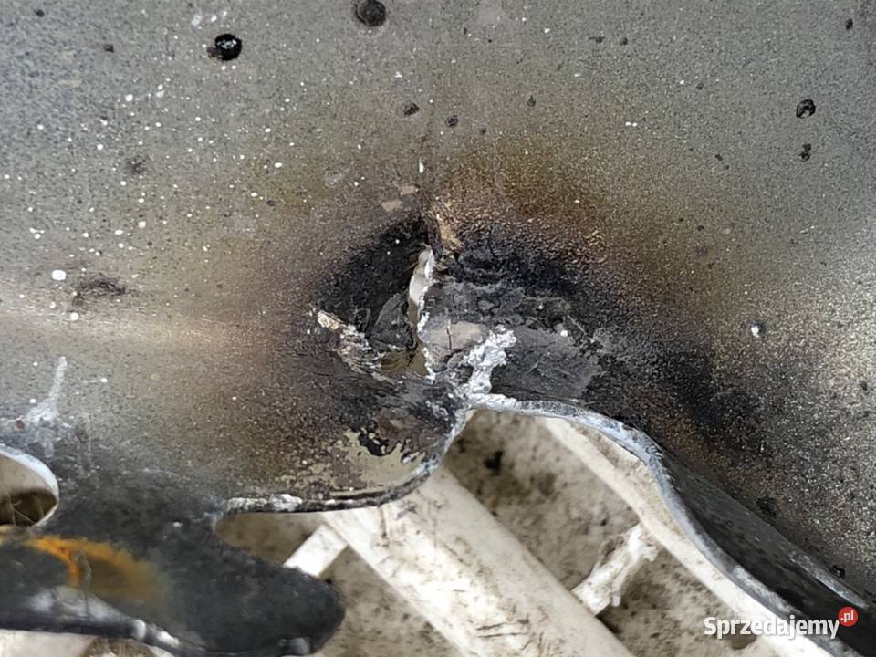 BŁOTNIK PRAWY PRZÓD MERCEDES C218 Hatchback 1117