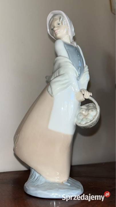 Dziewczyna z koszem NAO Hand made in Spain by Gdańsk