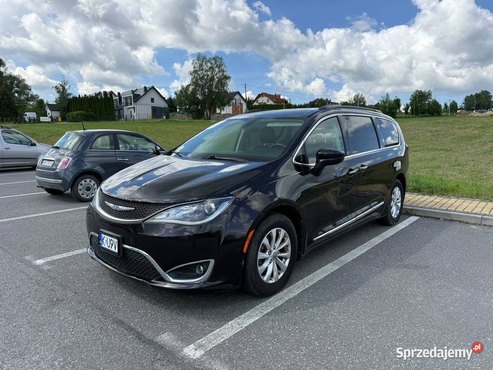 CHRYSLER PACIFICA TOURING L 36 2017 okazja tanio 347000km Węgrzce