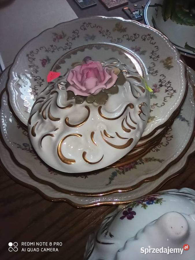 Puzdro Dresden z różyczką na pokrywce