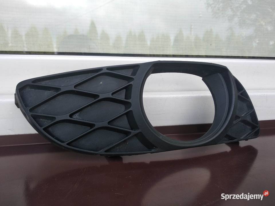 Toyota Yaris I 1 kratka zderzaka przedniego Sieradz