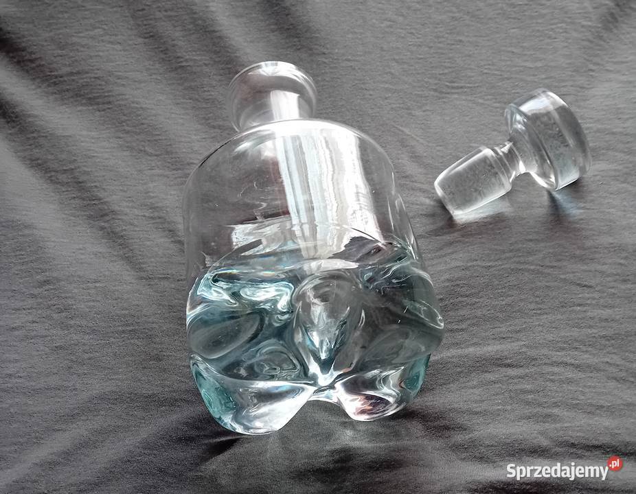 Masywna kryształowa karafka z grubym dnem