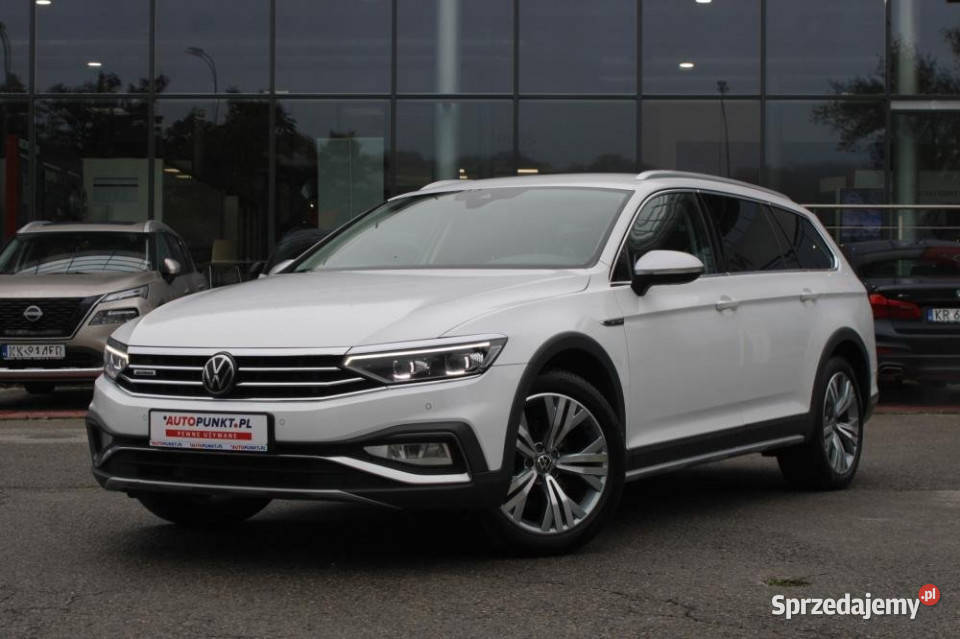 Volkswagen Passat 2021r IQ Light Hak AAC Rok produkcji 2021 Kraków