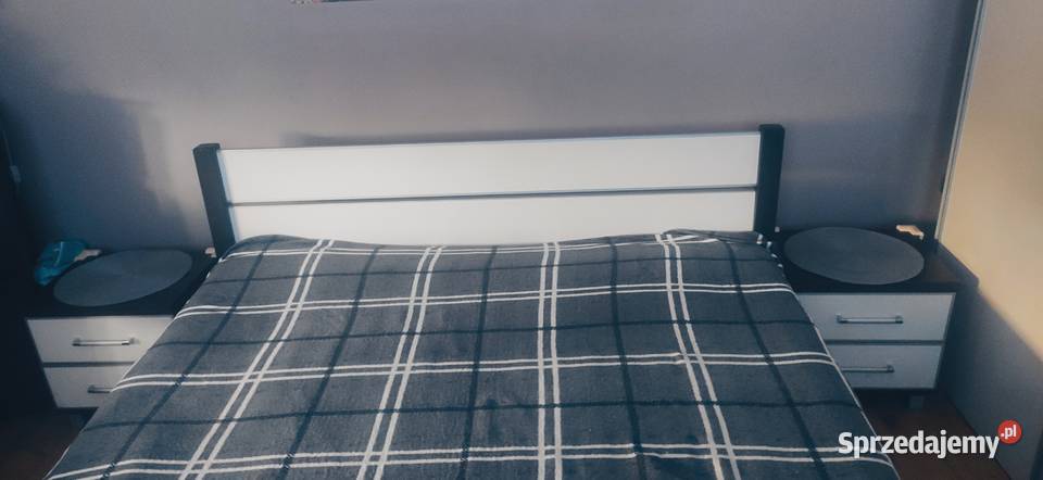 łóżko do sypialni plus komody z szufladami Katowice