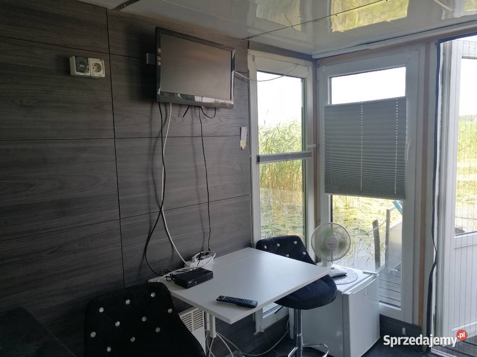 Houseboat Żuraw 2 na jeziorze Sasek Wielki domek warmińsko-mazurskie