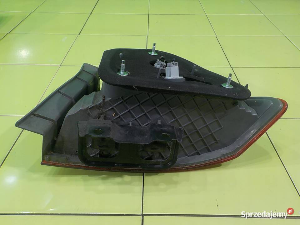 HONDA CIVIC VIII 14 DSI 07r SEDAN 4D lampa lewa mazowieckie Suków