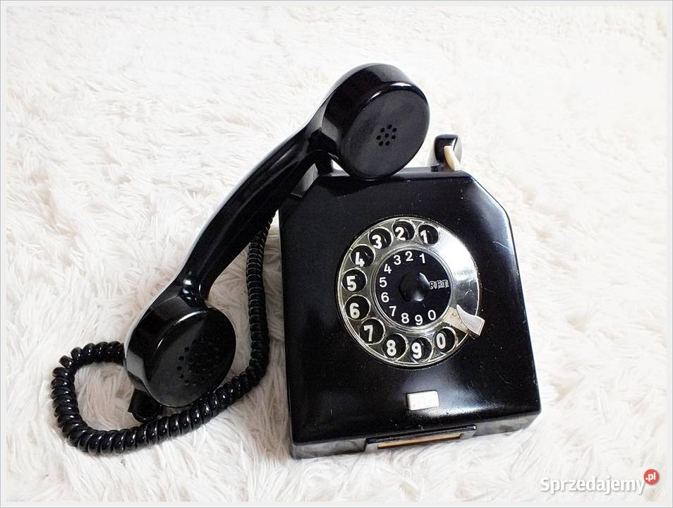 Stary telefon w czarnym bakelicie W58 RFT ebonit Żary