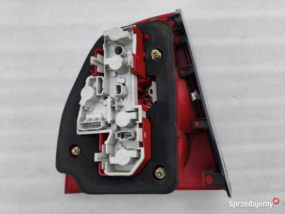 Lampa Prawy Tył Tylna Prawa VW Passat B5 Sedan