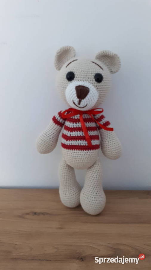 Miś z włóczki zrobiony na szydełku