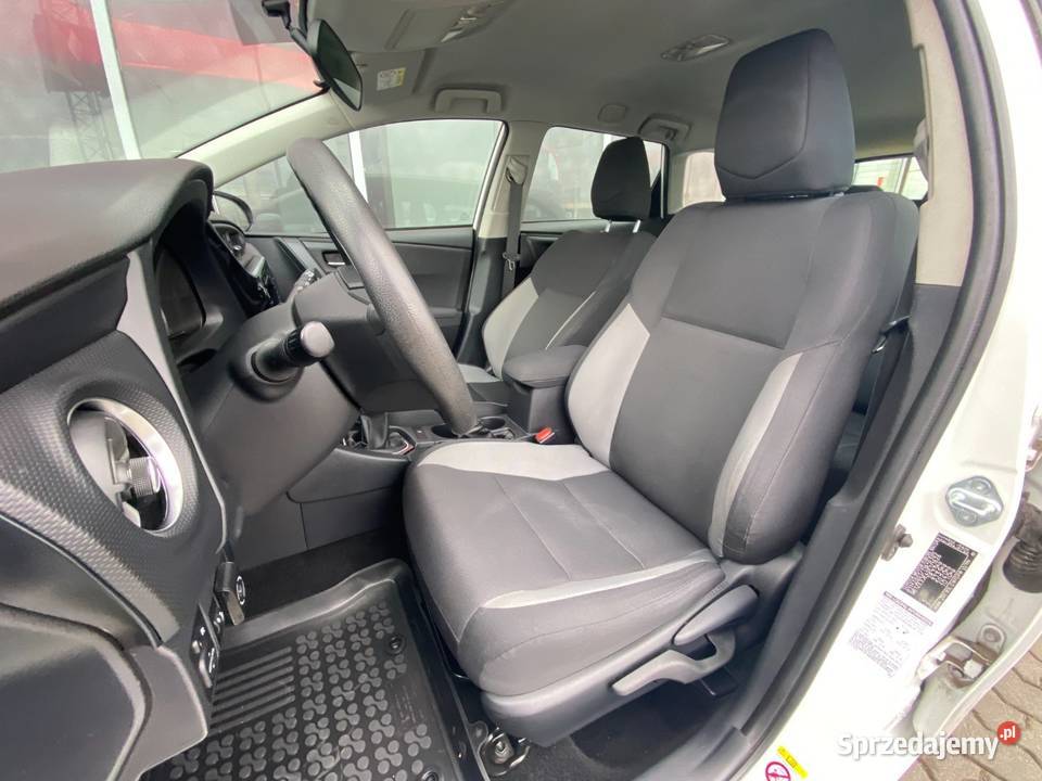 Toyota Auris 16 132 benzyna gaz stan 2 x kpl Auris Wrocław sprzedam
