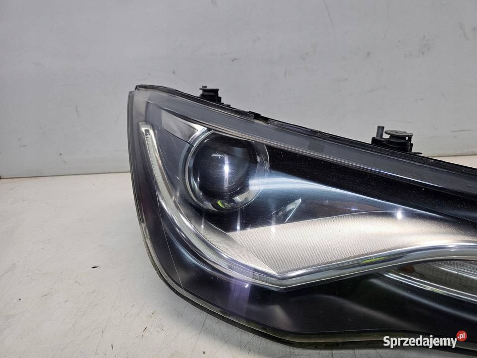 REFLEKTOR BI XENON PRAWY PRZÓD AUDI A1 8X Przystajń sprzedam