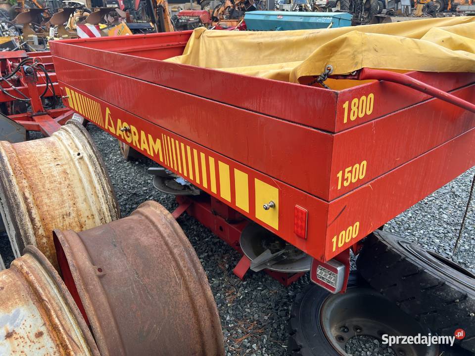 Rozsiewacz do nawozu wapna Agram na 2 taleze nieuszkodzony Turek