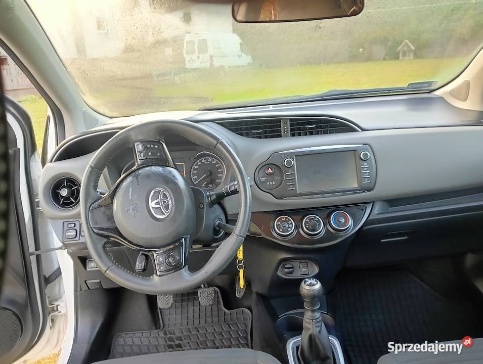 Toyota Yaris Prenium Salon Polska 2018 r benzyna Suchedniów