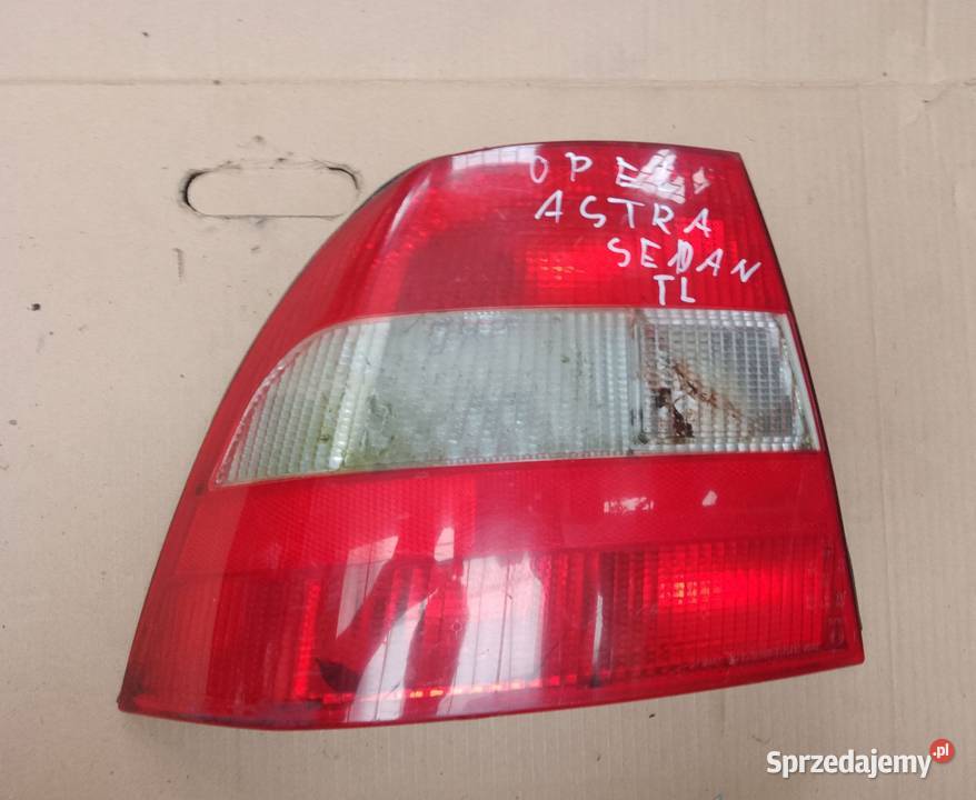 Opel Vectra B sedan lampa lewa prawa tylna lewy Lampy tylne pomorskie Liniewo