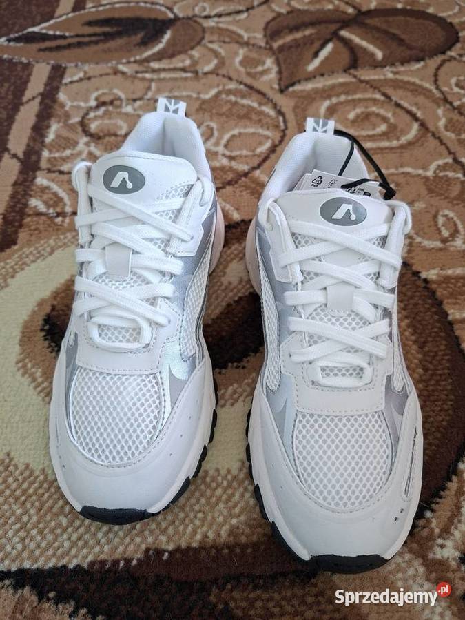 Nowe adidasy tkanina