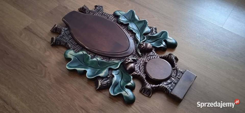 Rzeźbiona podkładka pod trofeum łowieckie