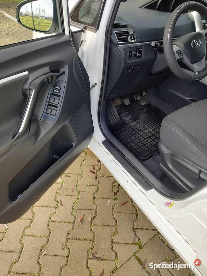 Sprzedam zadbaną toyotę Verso 2015 Piła