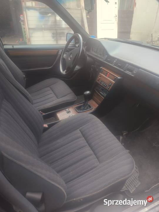 Maska Mercedes 124 1993 ładna