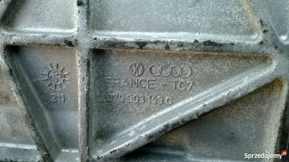 VW T5 25TDI łapa podstawa alternatora 070903143C Szadek