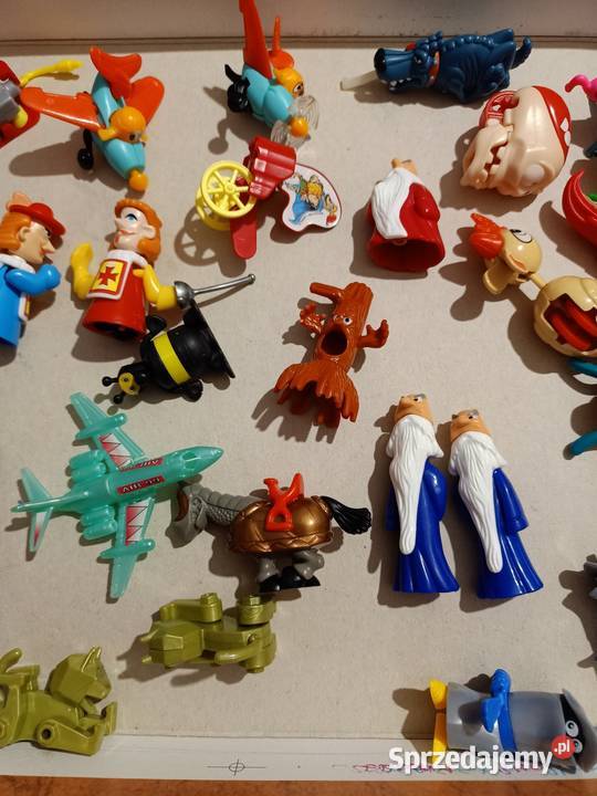 Kinder niespodzianki i inne figurki sprzedam