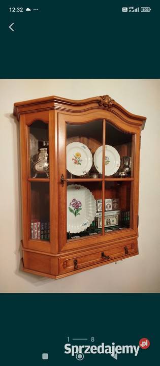 Witryna z szufladą ORZECH zamykana na dwa zamki Węgorzewo sprzedam