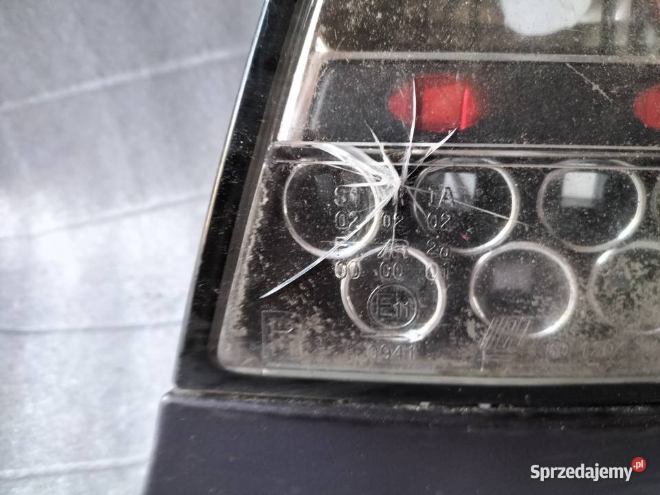 LAMPA PRAWA TYLNA PRAWY TYŁ AUDI A4 B5 SEDAN Oświetlenie