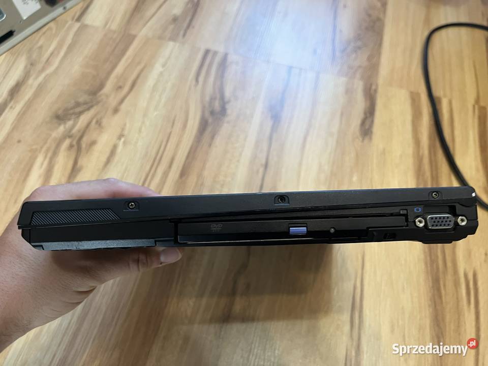 Zabytkowy laptop IBM ThinkPad T40 2373 Brzana