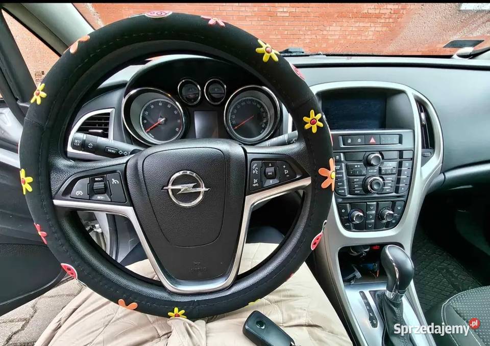 Opel Astra J 2012r z małym przebiegiem radio Police sprzedam