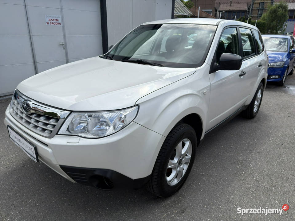 Subaru Forester RatyZamiana Gwarancja benzyna VAT marża Samochody osobowe Gdów sprzedam
