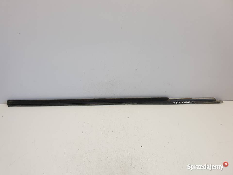 Mercedes W207 Coupe PRAWA LISTWA ZGARNIAJĄCA Janów sprzedam