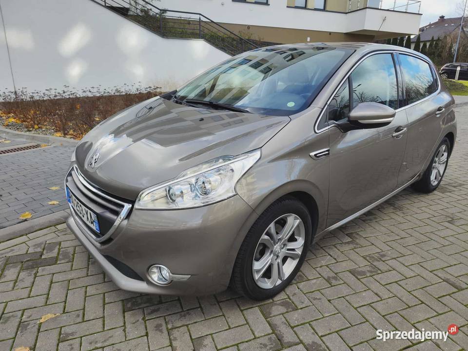 Peugeot 208 16 Benzyna LED Czujniki Navi nieuszkodzony Lublin