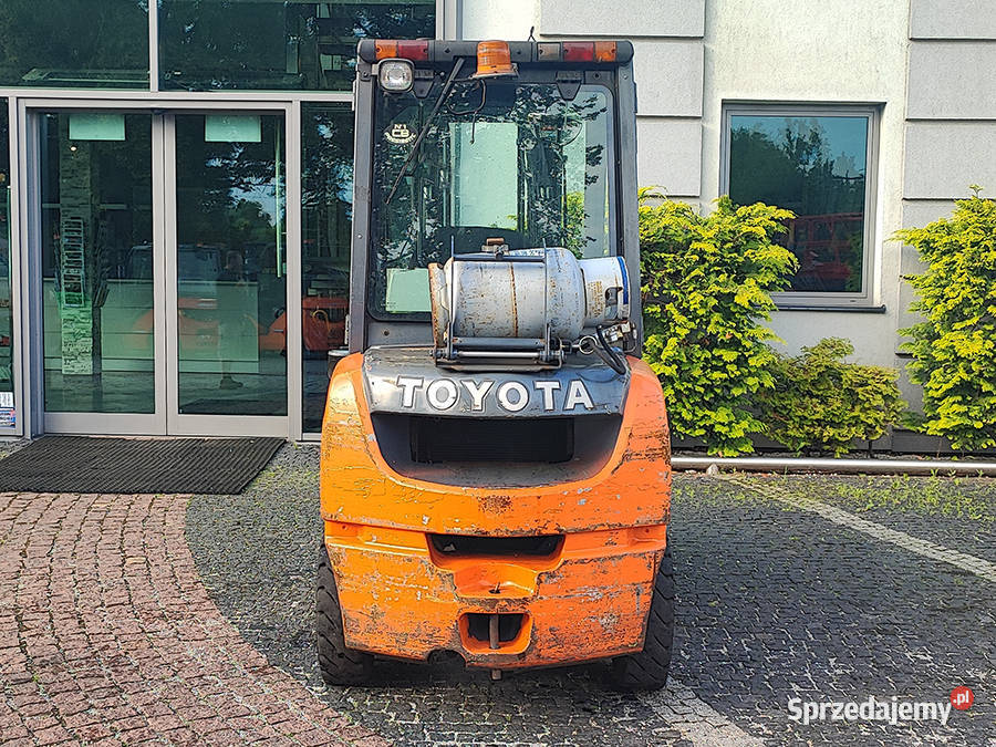 Wózek widłowy Toyota 028FGF30 3 tony triplex 43 Kęty sprzedam