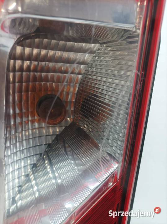 LAMPA TYŁ LEWA EU B MASTER Opel Movano II 2010