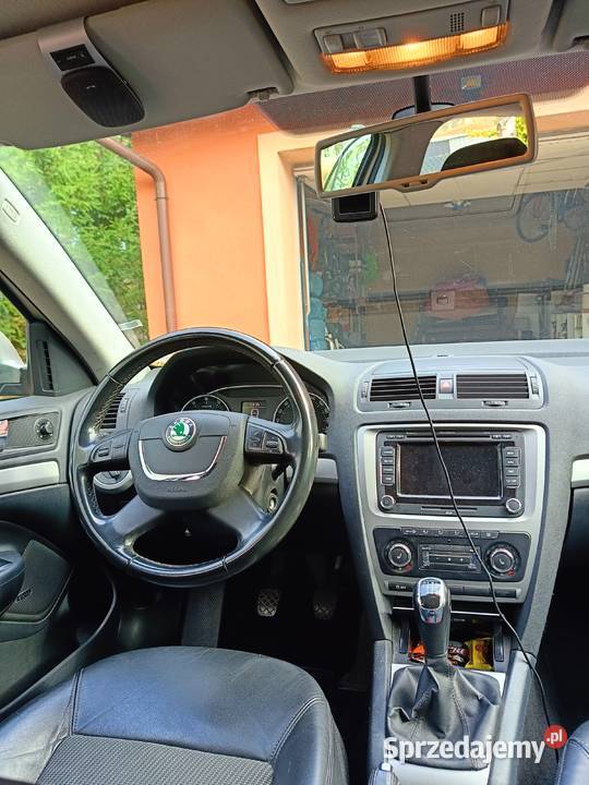 Skoda Octavia w stanie elektrochrom. lusterka boczne