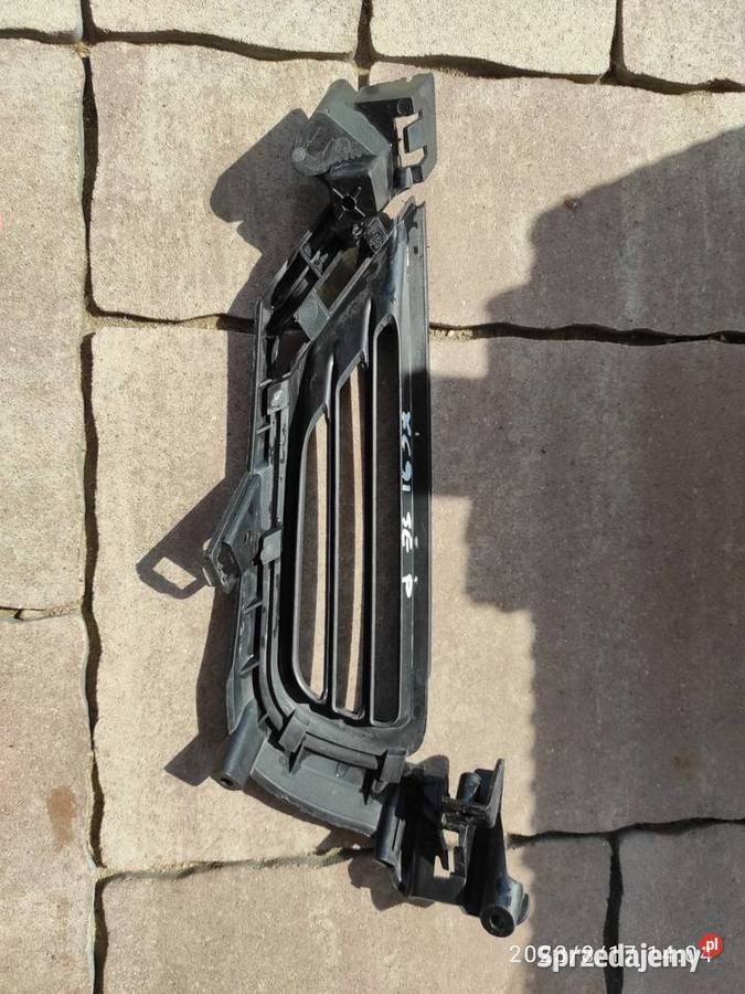 Zaślepka kratka halogenu prawa Volvo XC90 T8 Choroszcz sprzedam